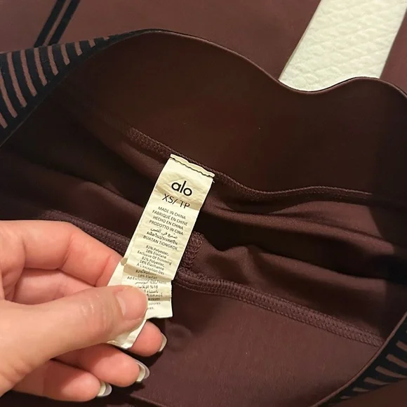 Alo Yoga Airlift Line Up Bra + Legging Set - Cherry Cola XS - Picture 8 of 12